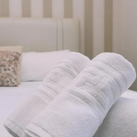 Con Encanto En El Centro De By *