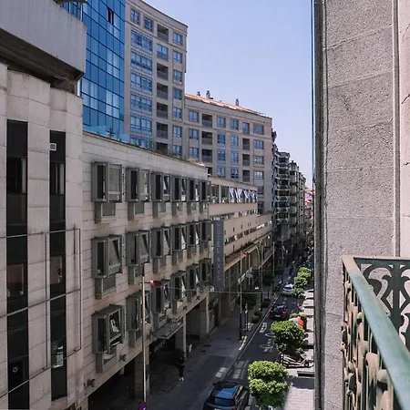 Con Encanto En El Centro De By *