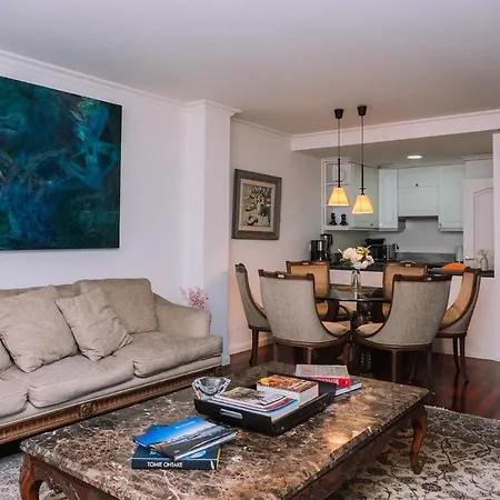 Con Encanto En El Centro De By Vigo