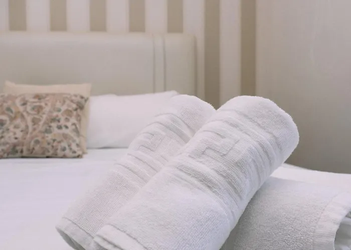 Con Encanto En El Centro De By *