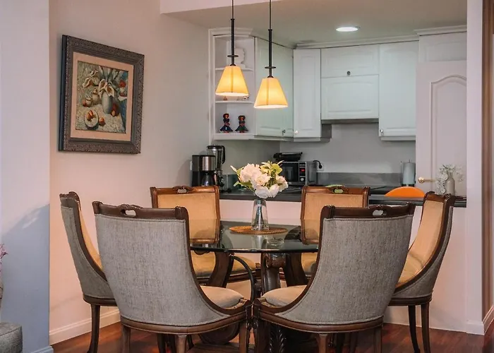 Con Encanto En El Centro De By Apartmán