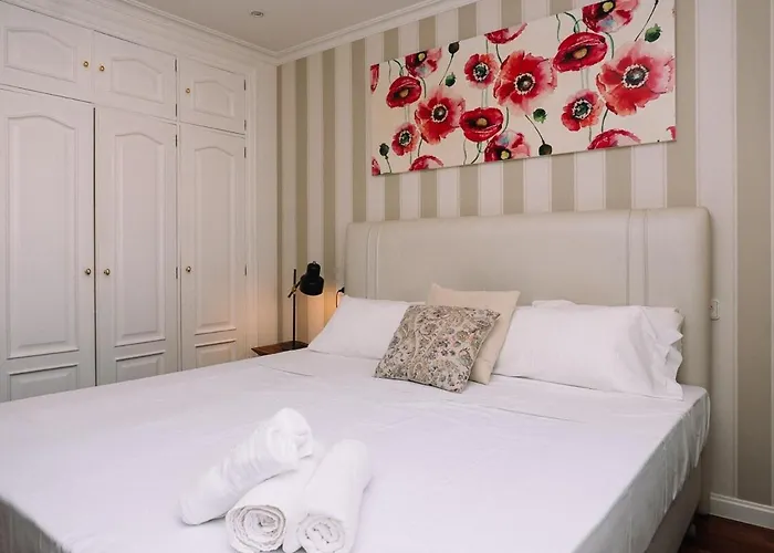 Con Encanto En El Centro De By Vigo