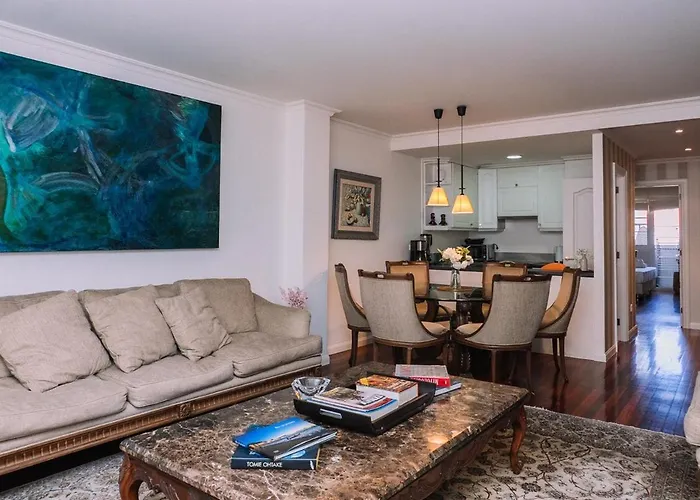 Con Encanto En El Centro De By Vigo