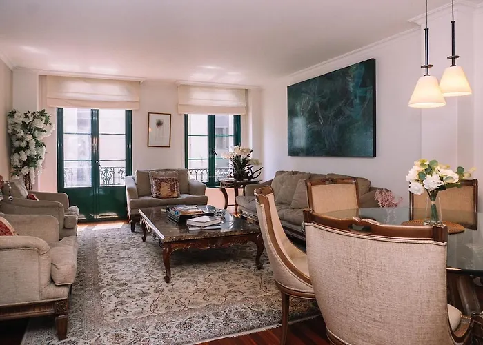 Con Encanto En El Centro De By Vigo